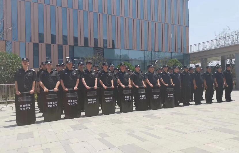 漢江夢開盤，湖北獵鷹保安公司繼續(xù)維護(hù)現(xiàn)場秩序