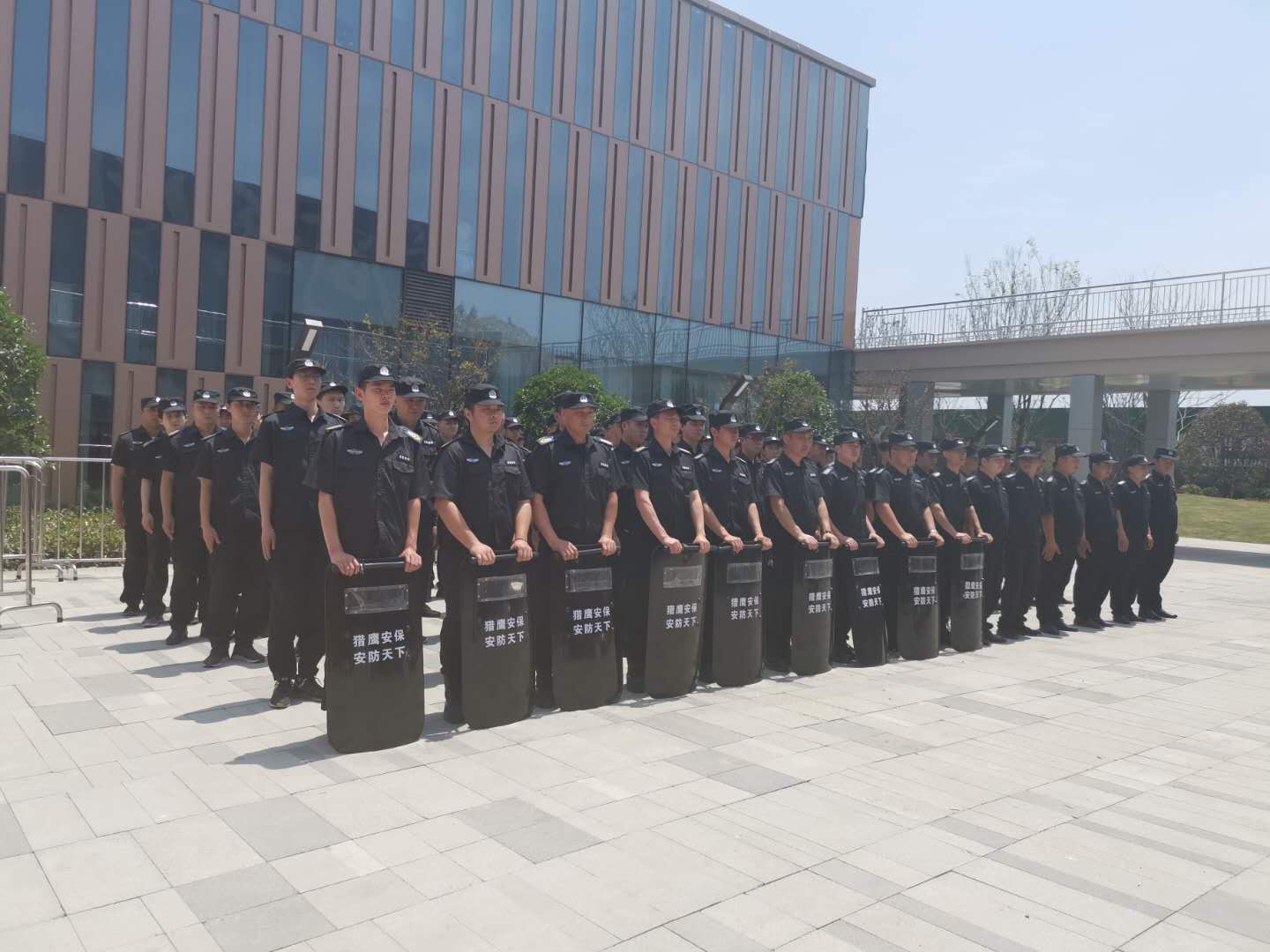 獵鷹保安祝隨州城市空間開盤大吉！