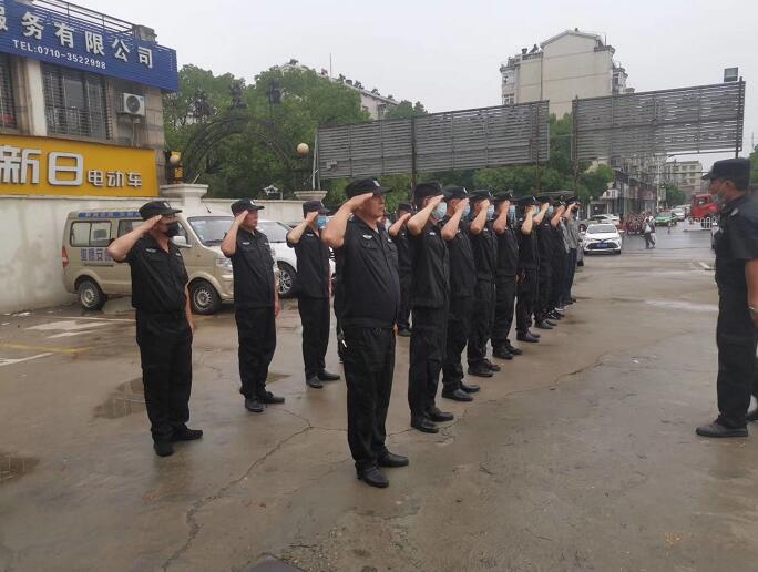 戶外小區(qū)物業(yè)保安夏天**防暑降溫小常識(shí)！趕緊收藏把！