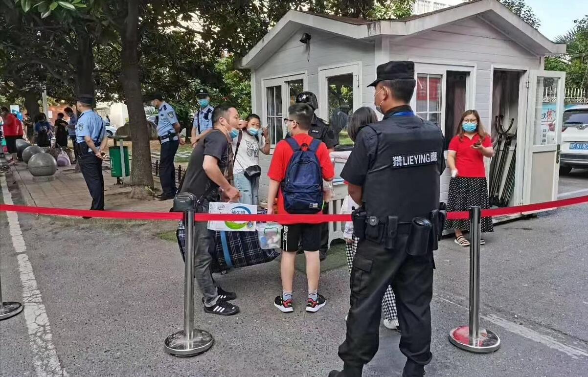 襄陽獵鷹保安公司全力護(hù)航“開學(xué)季”