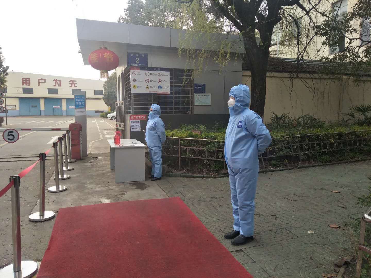 2020年疫情期間，湖北獵鷹保安公司疫情防控現(xiàn)場(chǎng)