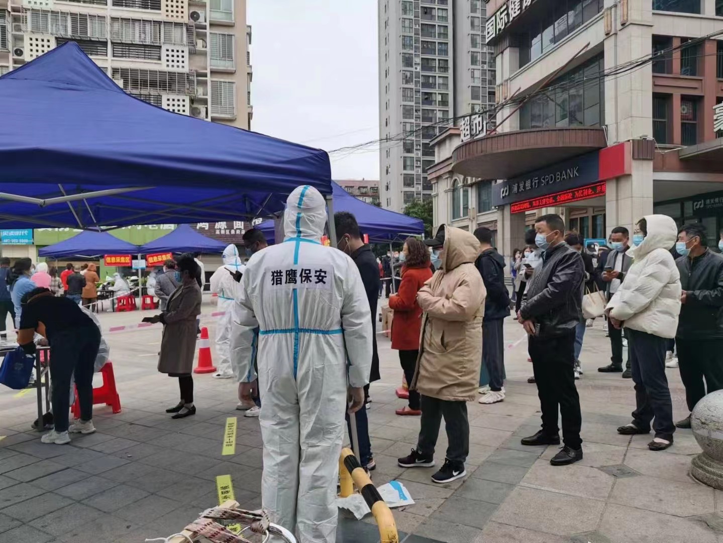 獵鷹保安勇于擔當，積極投入鼎府社區(qū)防疫志愿者工作！