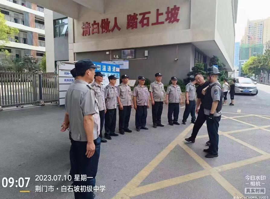 獵鷹防暴演練進校園，筑起安全線