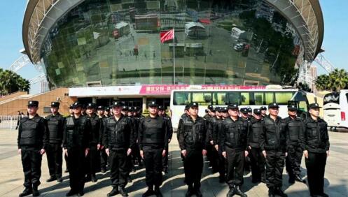 2023襄陽馬拉松在我市諸葛亮廣場激情開跑啦！