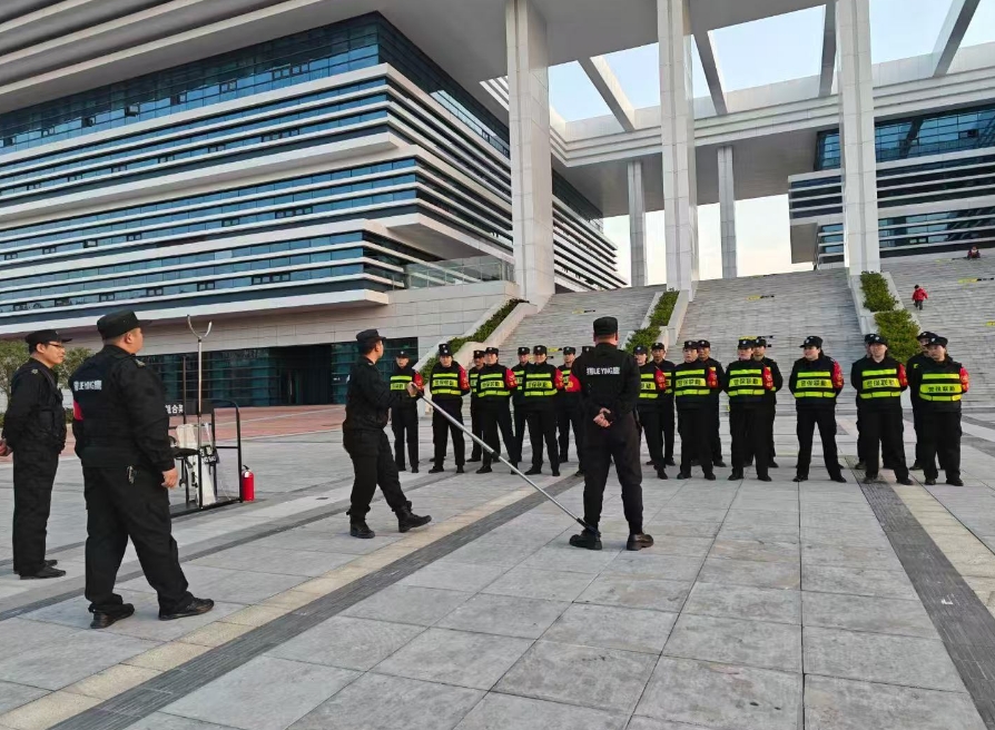 3月19日，湖北獵鷹保安服務(wù)有限公司棗陽分公司在七館合一開展專項培訓(xùn)