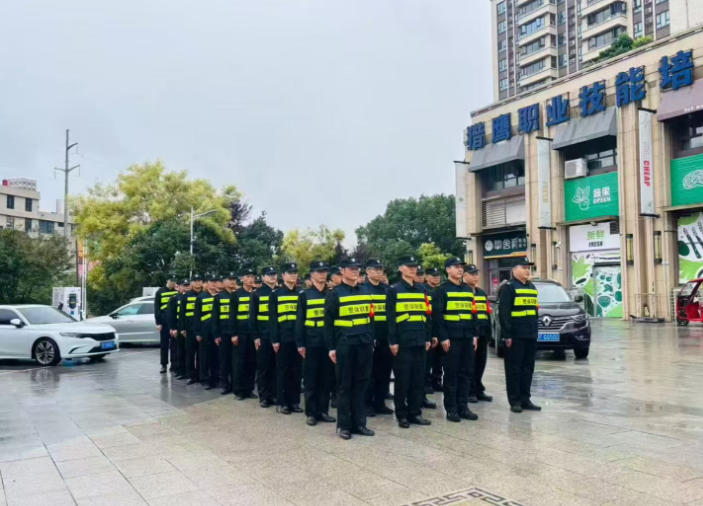 出發(fā)棗陽(yáng)體育館！籃球賽。